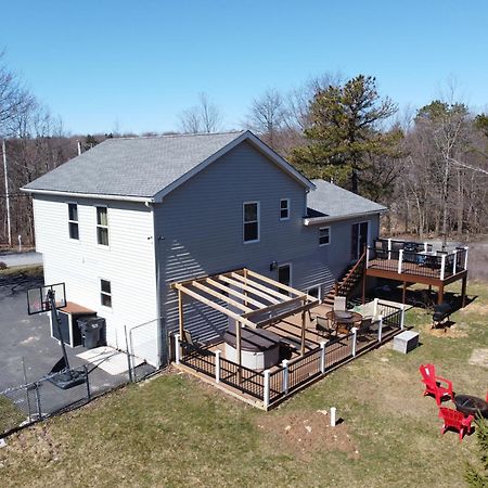 Lakehouse *Hottub*Jacuzzi*Firepit*Bbq*Pool Long Pond Exterior photo